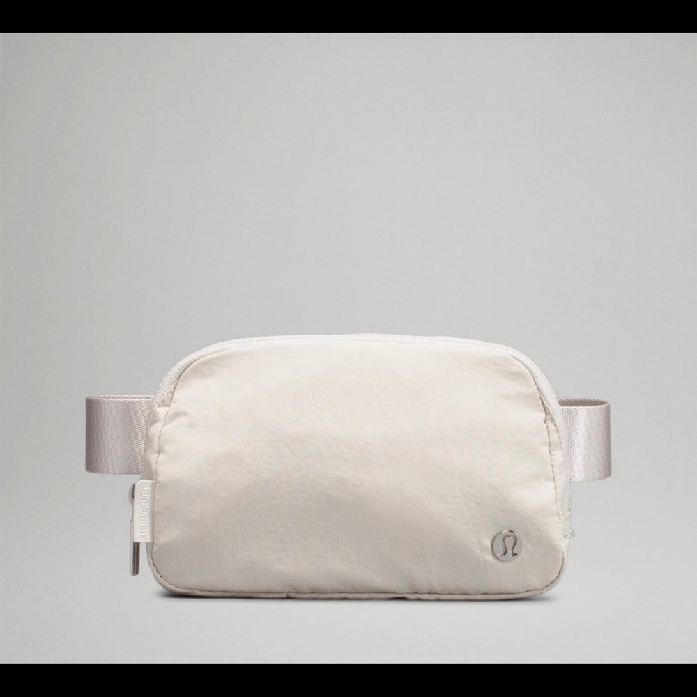 Lululemon everywhere belt bag